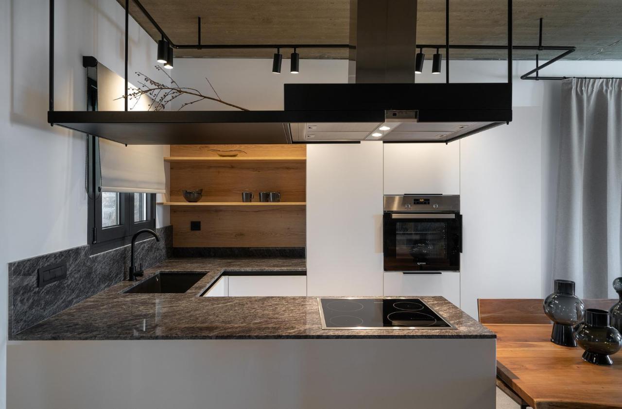 Celine Private Residences Lentas Luaran gambar